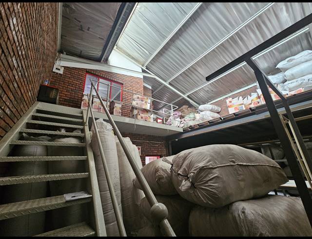 375M² WAREHOUSE FOR SALE IN MEADOWDALE